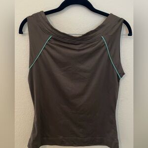 Active wear sleeveless top